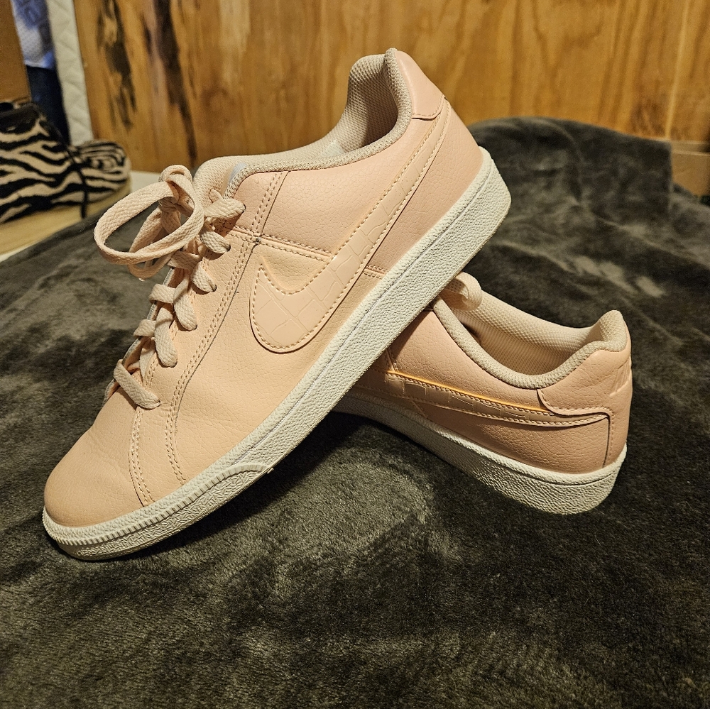 New Nike Court Royale Women’s Washed Coral Size 9 Women’s Sneakers 749867-604